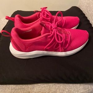 Women’s Puma  prowl alt  size 8